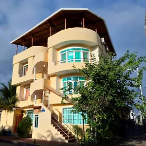  Hostel Ariana's Galapagos Ecuador